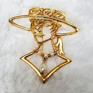 Vintage Gold tone Brooch
